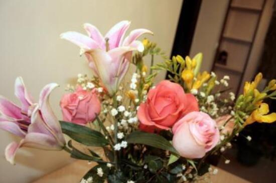 百合花養(yǎng)水里能活多久,做好五個(gè)要點(diǎn)可存活百日以上