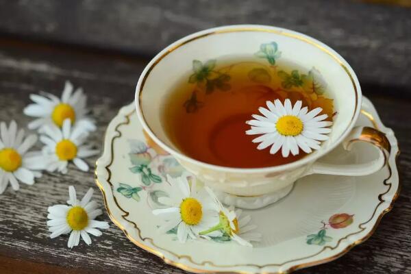 菊花茶什么季節(jié)喝,最適合在夏秋兩季飲用