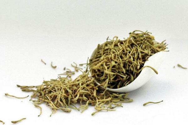 金銀花的采摘方法,在每年的3~5月進行采摘