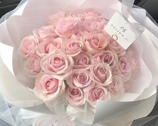 粉玫瑰的4個花語,都是美好與愛意,適合送給少女
