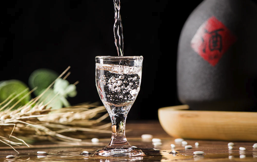 工業酒精和食品酒精有哪些區別,都是糧食釀的嗎?