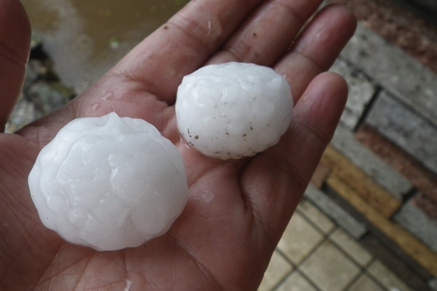 經常發生冰雹災害的地區有什么氣候特點?