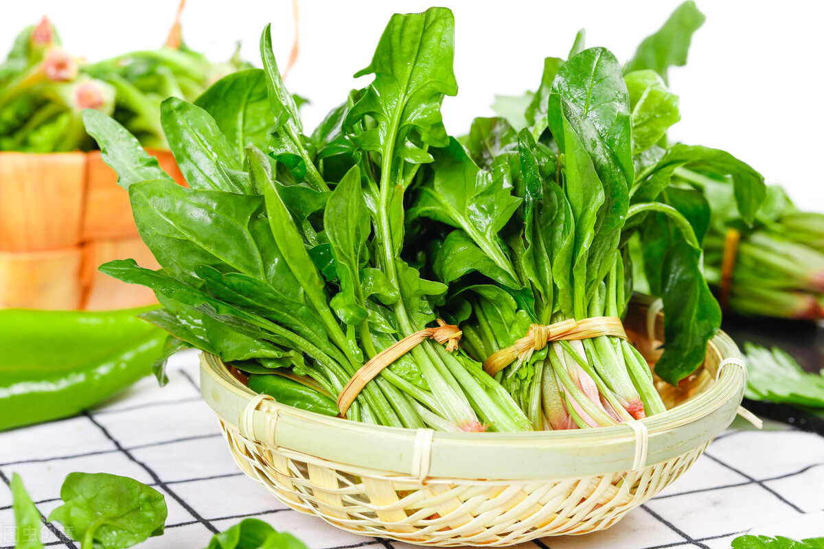 <b>菠菜-綠色營養(yǎng)的超級英雄，揭秘健康功效與膳食價值</b>