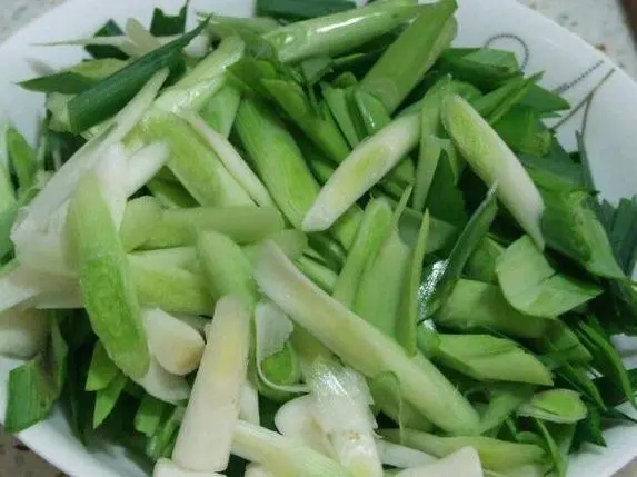 蒜苗-小小綠色奇跡,營養價值與神奇功效讓你愛不釋口!