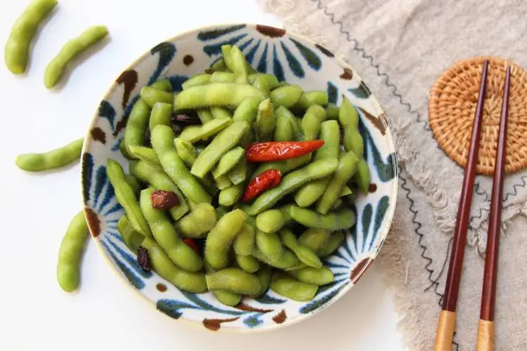 毛豆沒煮熟會中毒嗎?廚房安全警報,專家詳解毛豆安全食用方法!