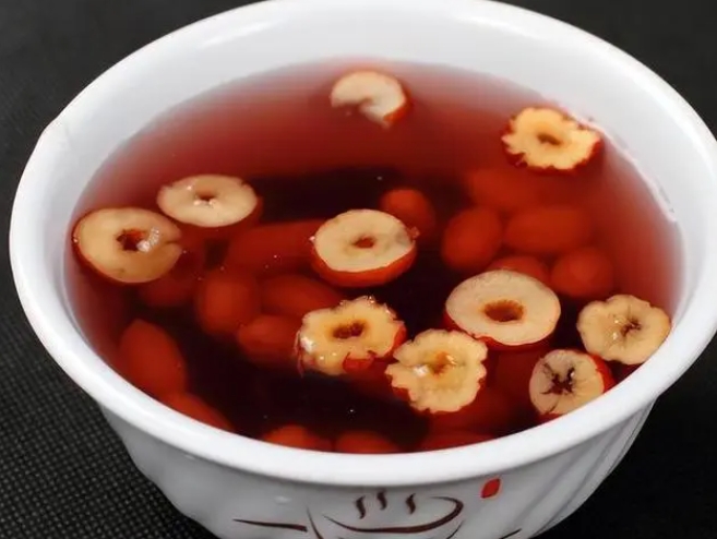 山楂片泡水喝有什么功效和作用?自然降脂、養生必備消食神器!