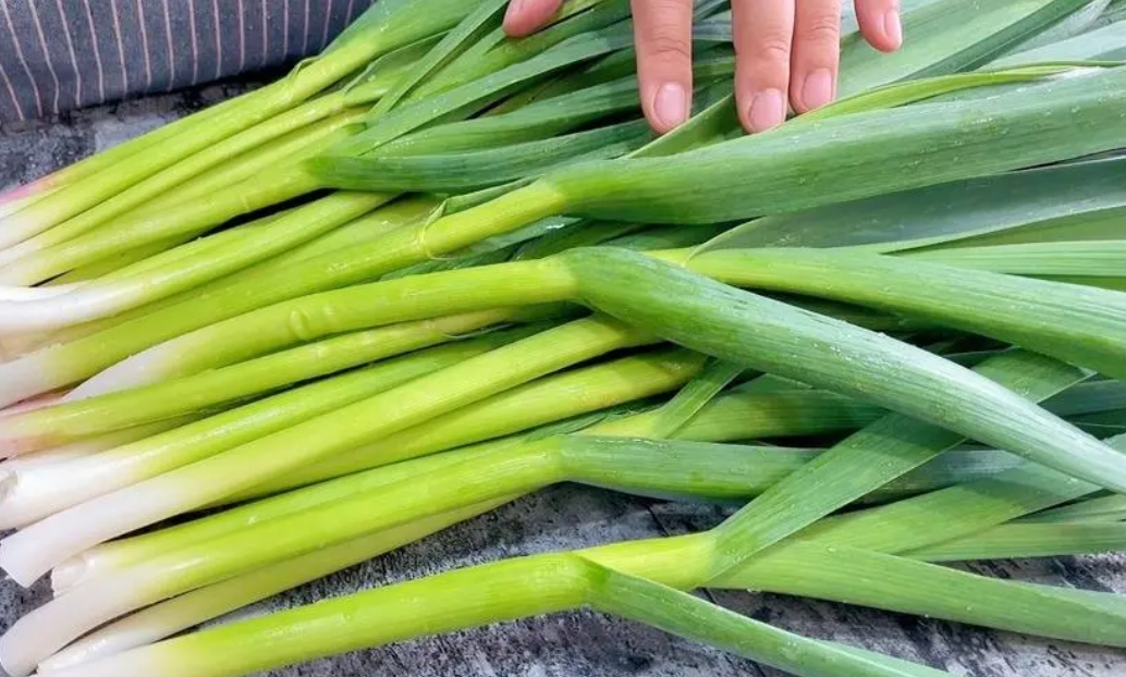 蒜苗有藍色殘留物有毒嗎？藍色“毒”影與安全隱患真相揭秘。