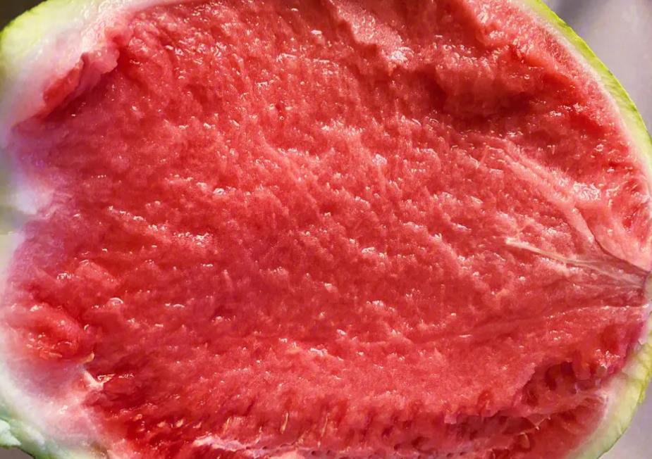 為何西瓜果肉會發白?專家解釋原因與選購技巧