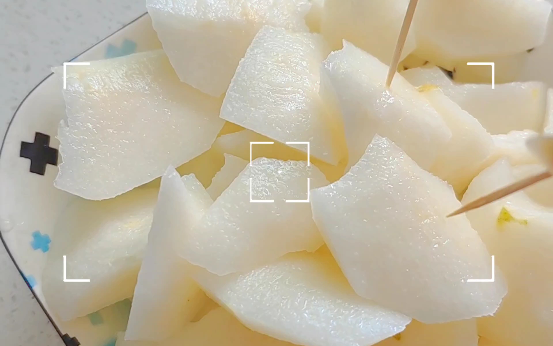 雪梨為什么有潤肺止咳的作用?中醫和科學原理全方位解析。